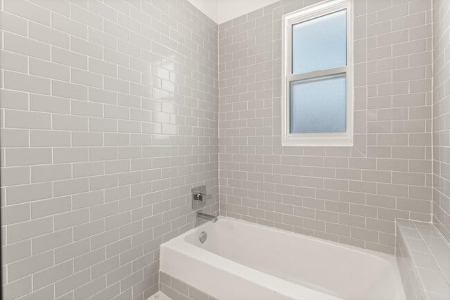 Building Photo - 515 Division St