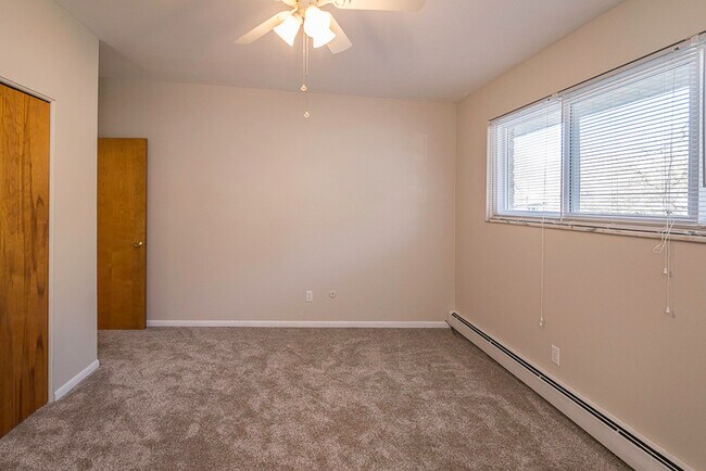 Building Photo - 522 Bemidji Ct