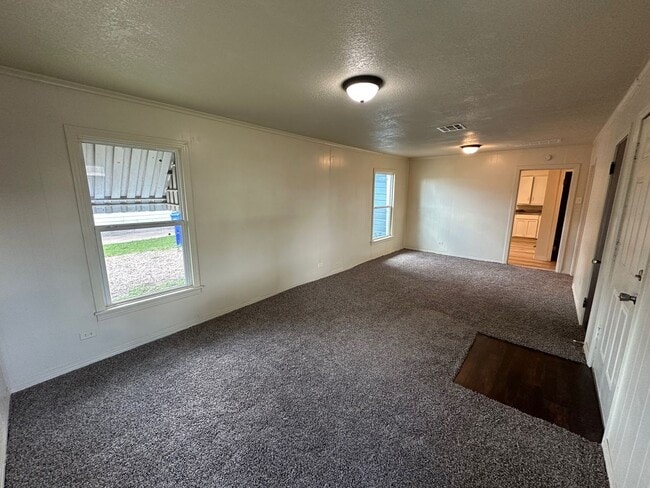 Building Photo - 3909 Roselawn Dr