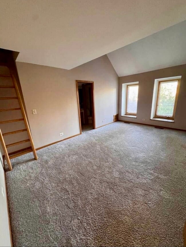 Building Photo - 8S210 Stonehedge Dr