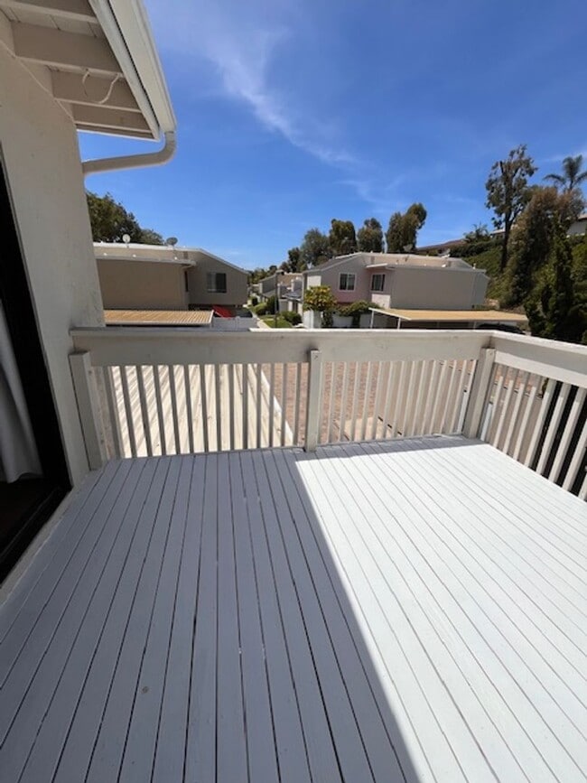 Building Photo - 3 bed 1.5 bath 2 story condo in Park Place...