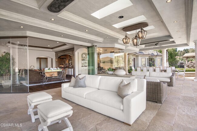 Building Photo - 4358 Cresthaven Dr