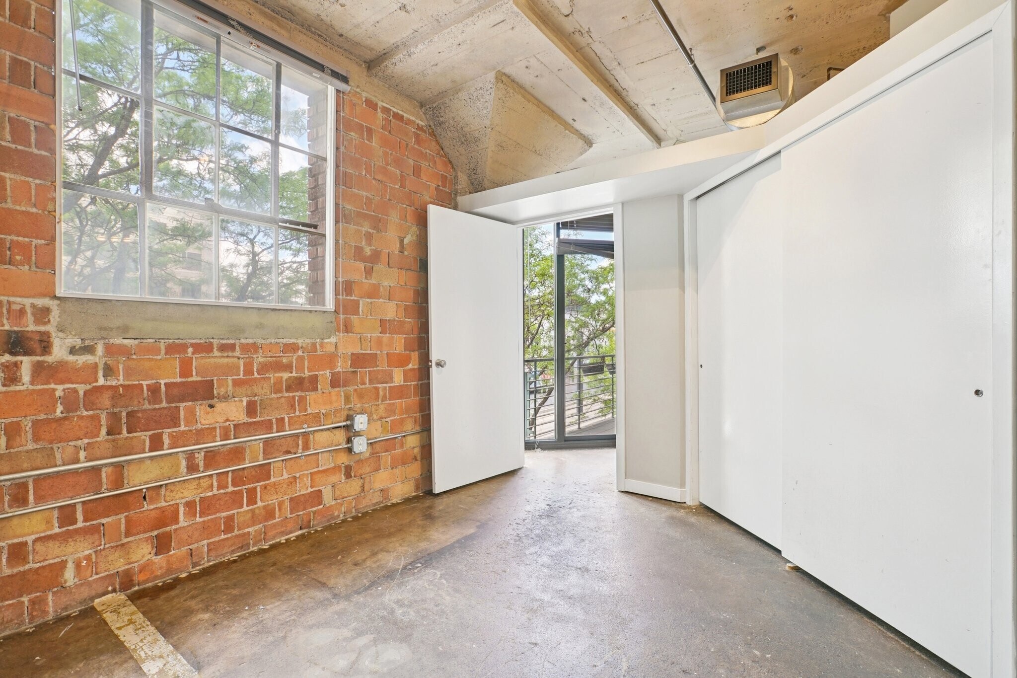 Building Photo - 380 W 200 S