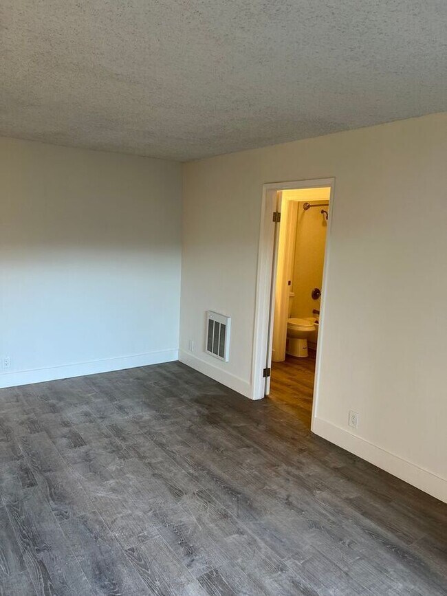 Building Photo - 2309 Blake St