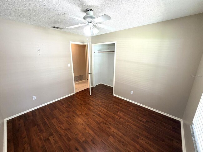 Building Photo - 309 Buttonwood Dr