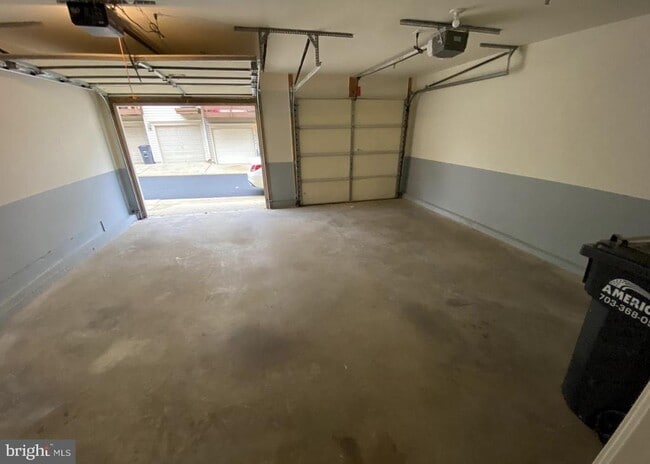 Building Photo - 8181 Skelton Cir
