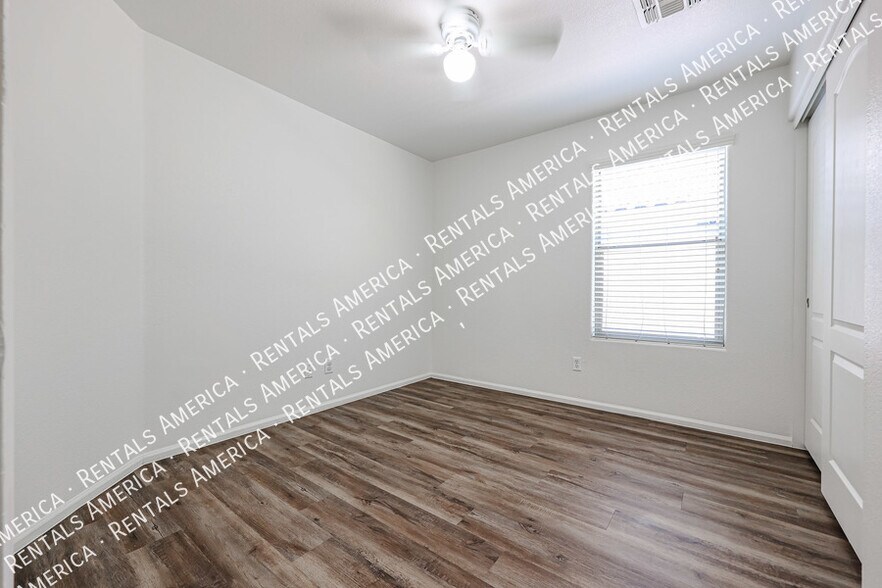 Building Photo - 2047 S 160th Ln