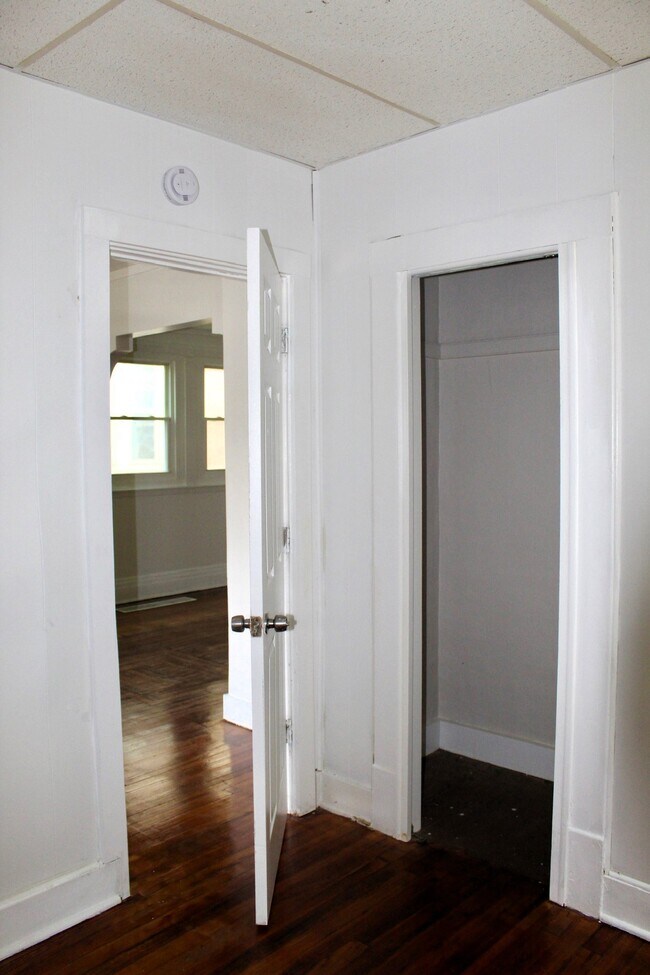 Building Photo - 228 Weiss St