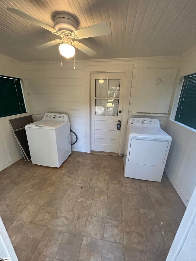 Building Photo - 9 W Mountainview Ave