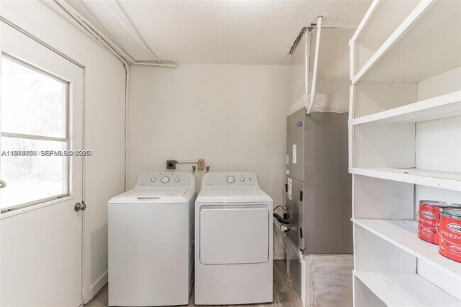 Building Photo - 650 SW 29th Ave