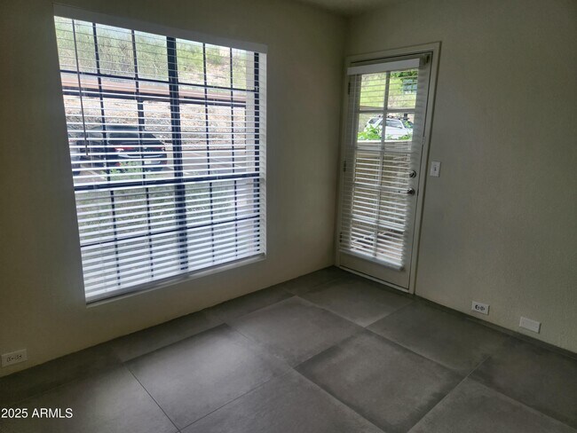 Building Photo - 7557 N Dreamy Draw Dr