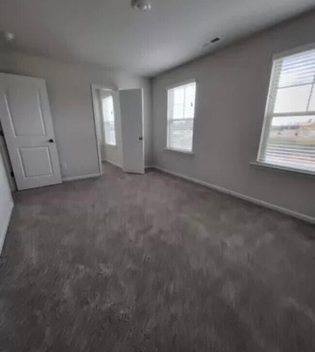Building Photo - 4031 Penwood Pl