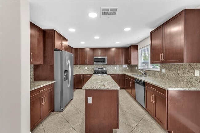 Building Photo - 7237 Buglehorn St