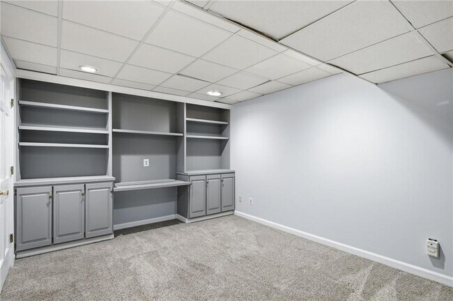 Building Photo - 856 St Charles Ave NE