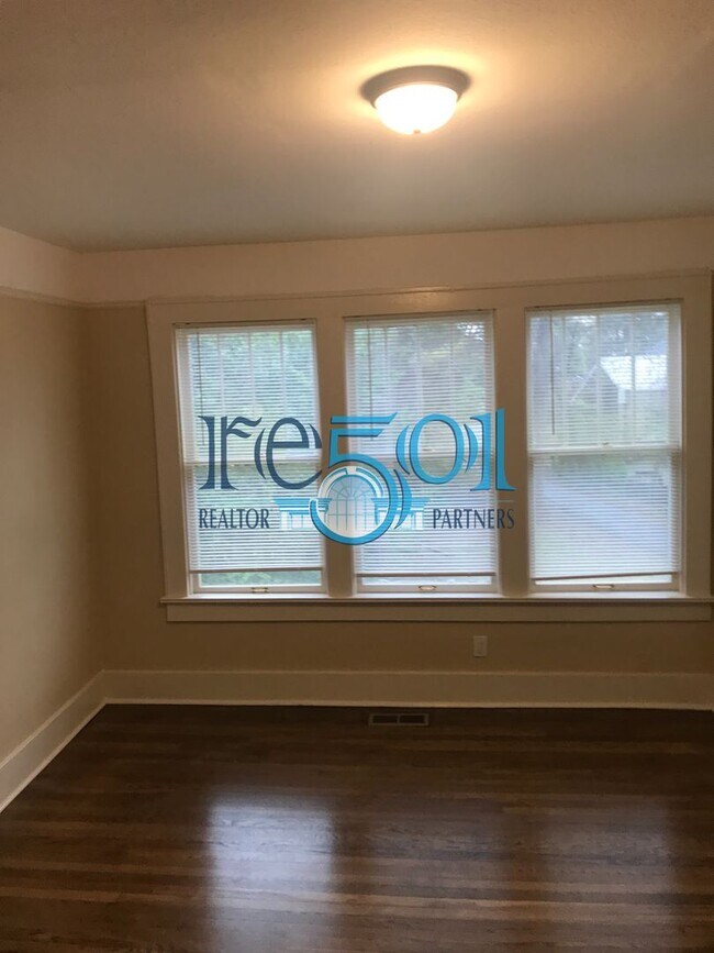 Building Photo - 1305 Kavanaugh Blvd