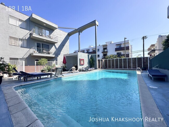 Building Photo - 1603 N Poinsettia Pl