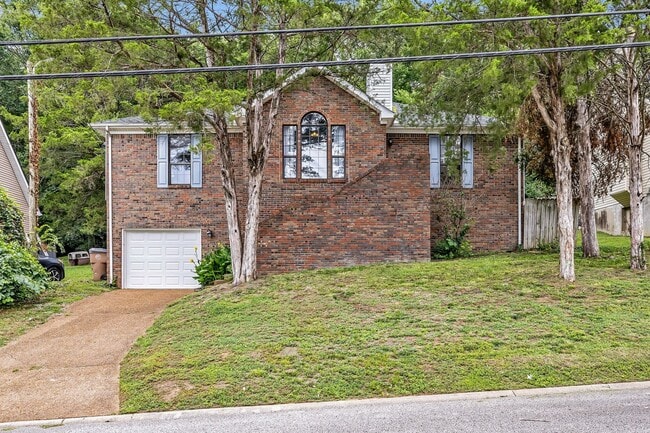 Building Photo - 3 bedroom/2 bathroom Home