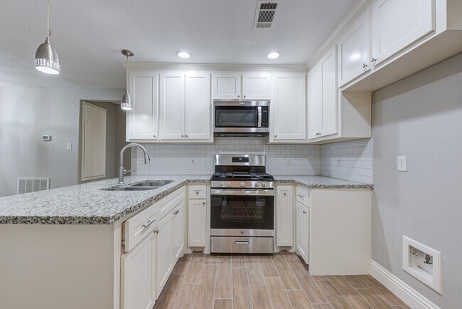 Building Photo - 6522 Linden St