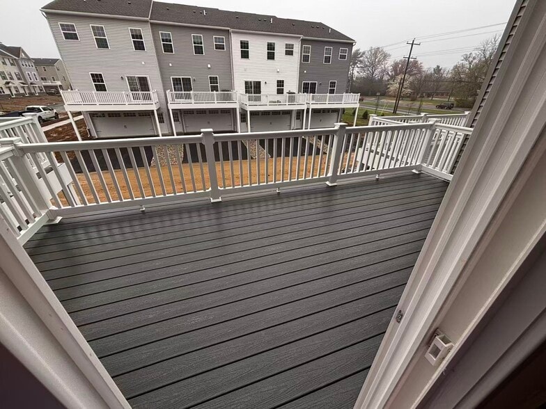 Building Photo - 735 Rosemary Way