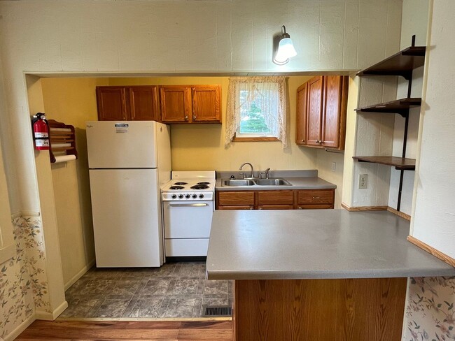 Primary Photo - 106 E 4th St