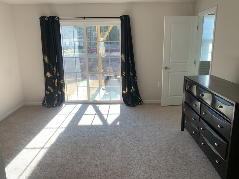 Building Photo - Room in Townhome on Pathfinder Wy