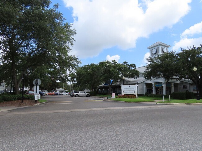 Building Photo - Orlando Park Central Gated Resort Style Co...