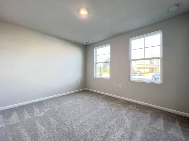 Building Photo - 1988 Rosedale Rdg Ave