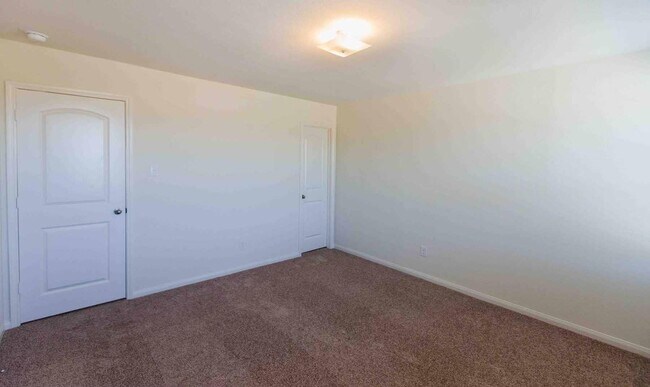 Building Photo - 112 Blue Crest Ln