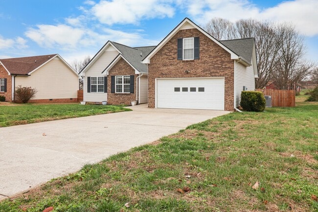 Building Photo - 3817 Roscommon Way