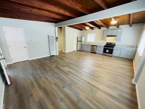 Building Photo - 2 bed 1 bath unit for rent in South Lake Tahoe