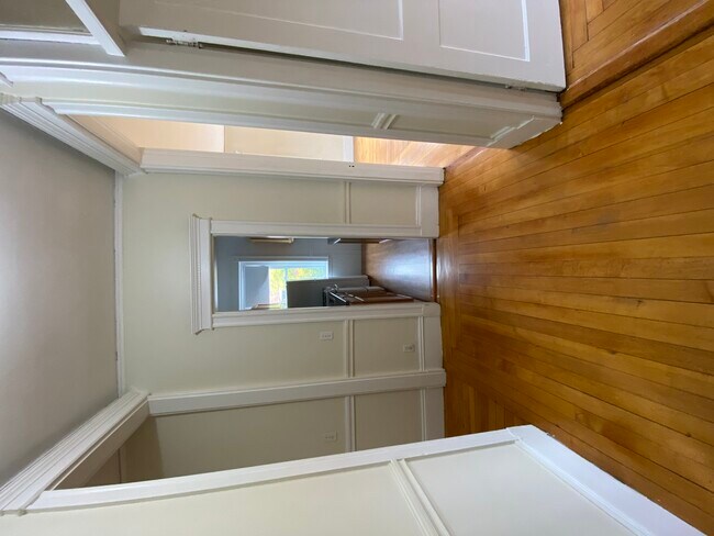 Building Photo - 1824 Beacon St