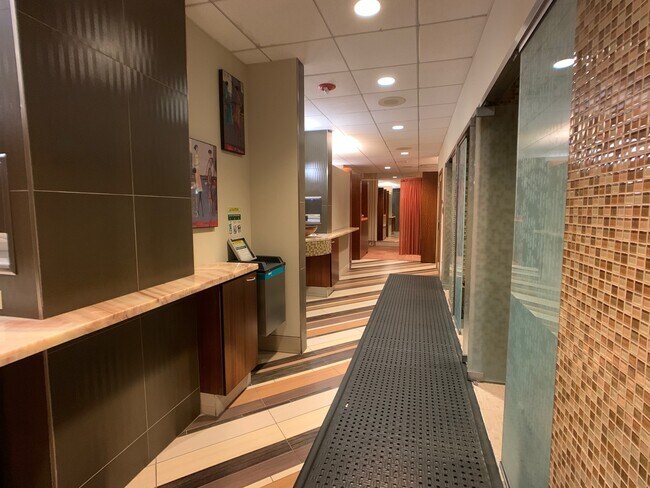 Building Photo - 400 E Randolph St