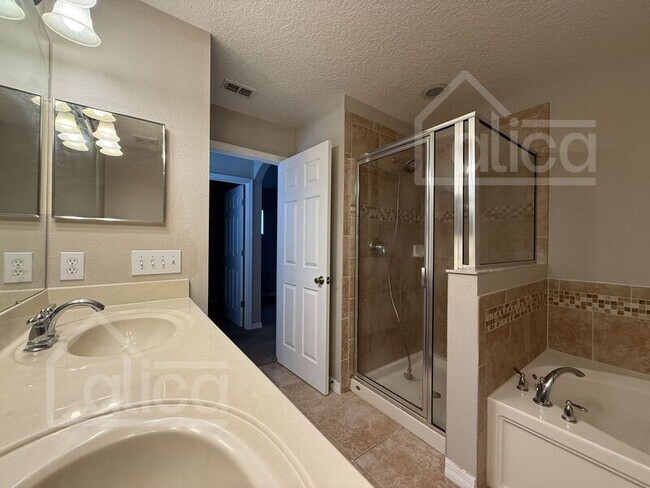 Building Photo - 109 Whispering Pines Way