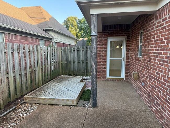 Building Photo - CORDOVA 3 BED 3 BATH RENTAL HOME NEAR SHEL...