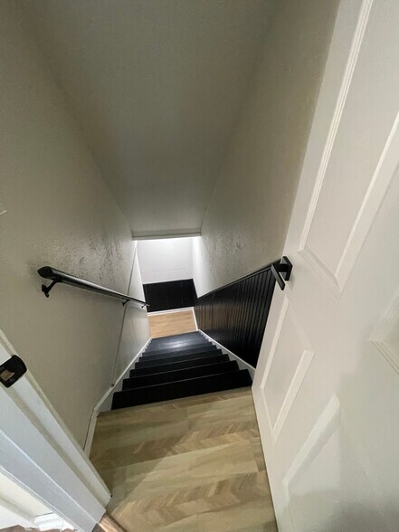 Building Photo - 5963 Teakwood Dr