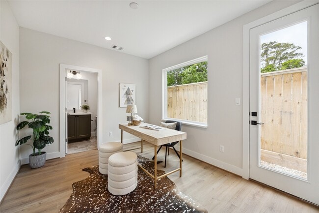 Building Photo - 526 Janisch Rd