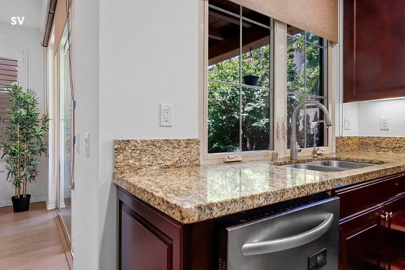 Building Photo - 58 Maple Ash