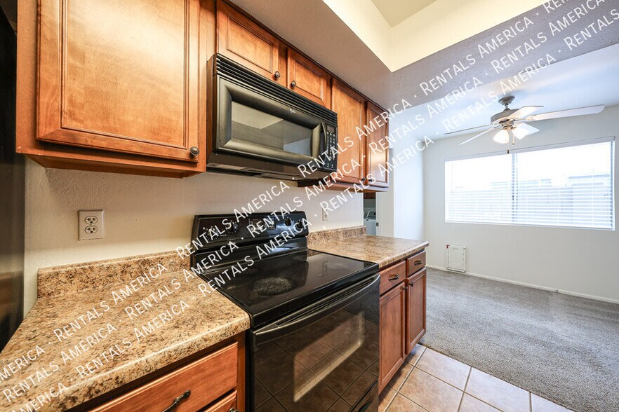 Building Photo - 8548 E Belleview St