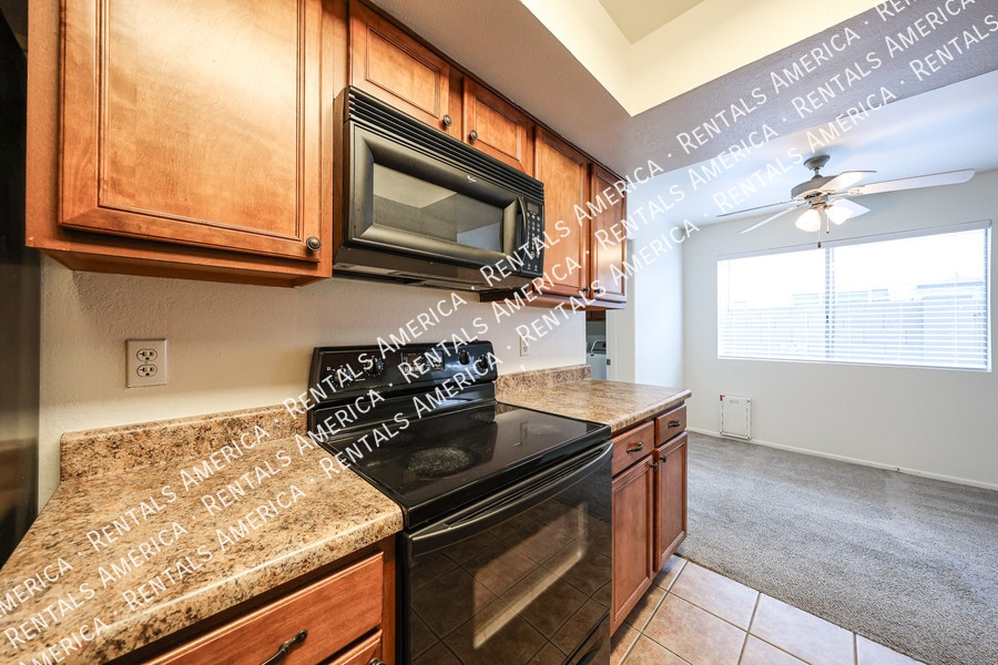 Building Photo - 8548 E Belleview St