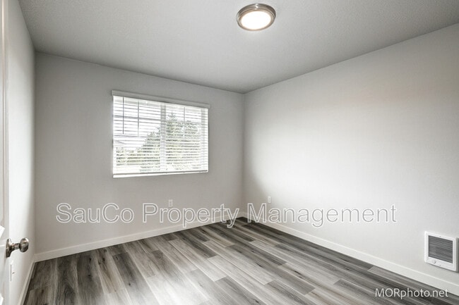 Building Photo - 2560 Hawthorne St