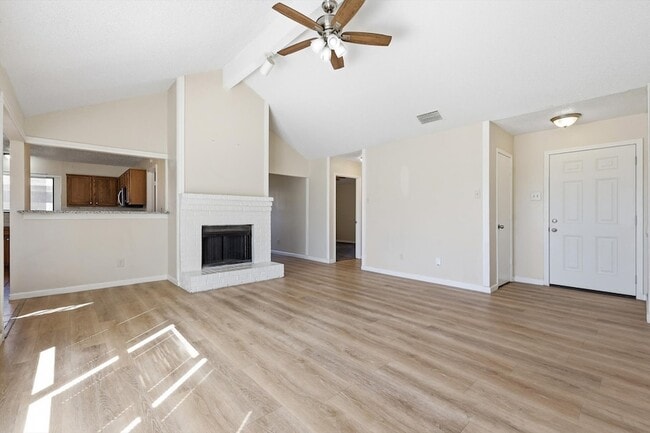 Building Photo - 1234 Roan Dr