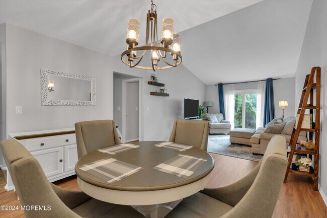 Building Photo - 8 Fern Ct