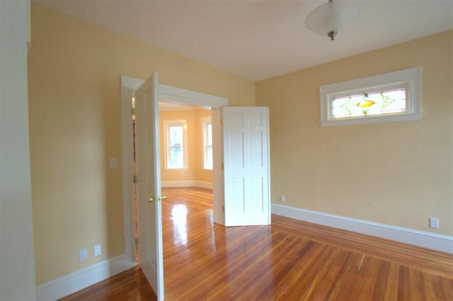 Building Photo - 179 College Ave