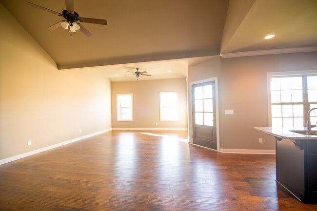 Building Photo - 374 Big Station Camp Blvd