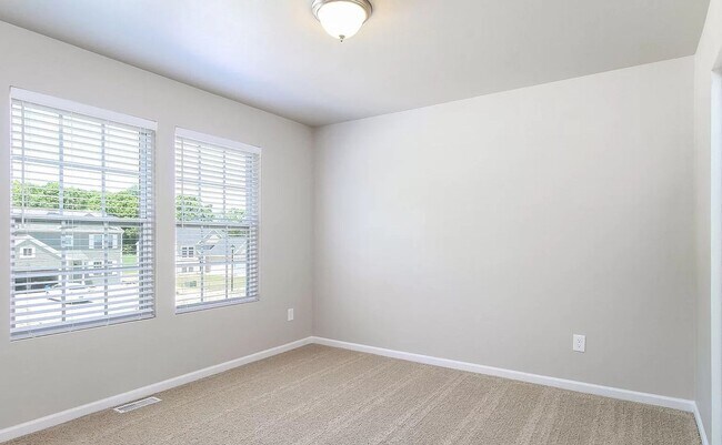 Building Photo - Newer 4 Bedroom Home for Lease