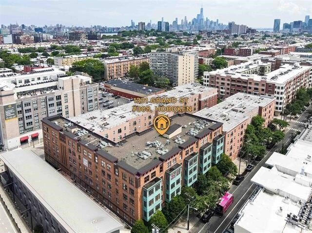 Building Photo - 1331 Grand St