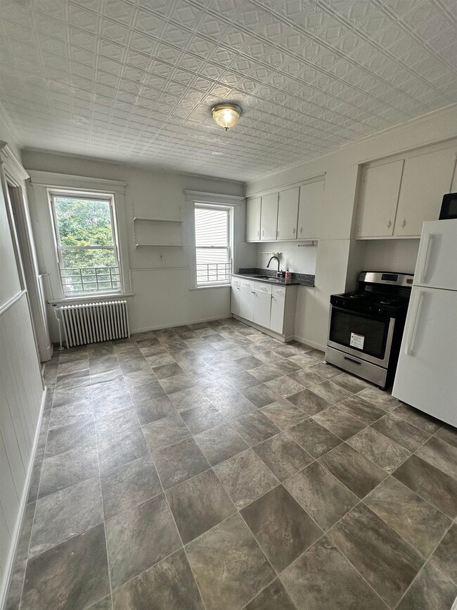 Primary Photo - 87 Terrace Ave