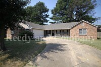 Building Photo - 3235 Fox Chase Dr