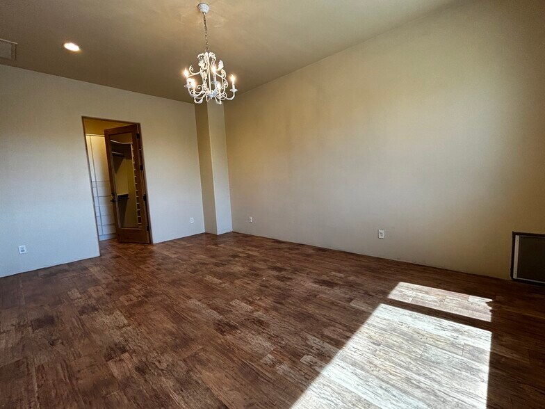 Building Photo - 6832 S 38th Pl