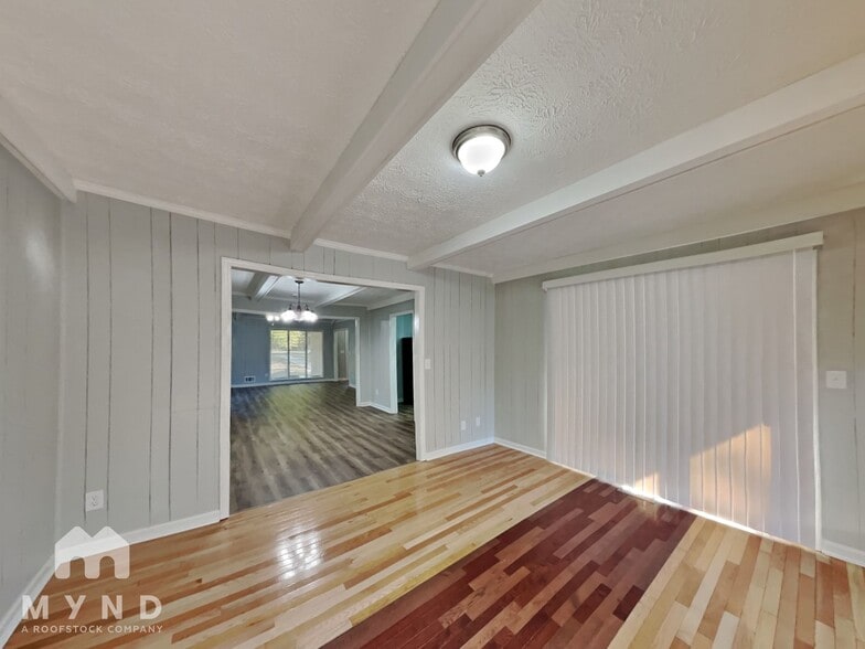 Building Photo - 33 Pinewood Terrace